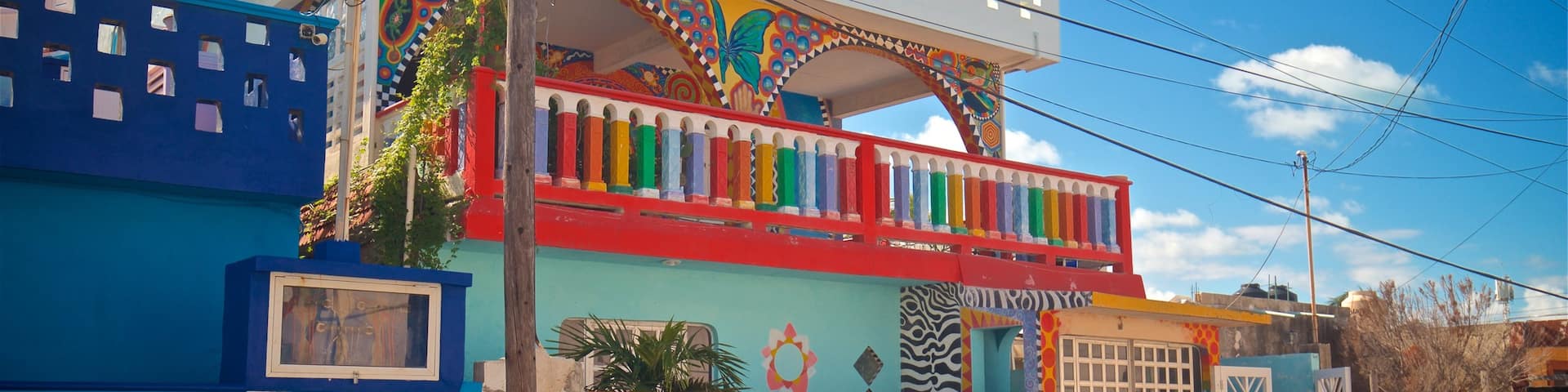 Casa Crayola ofreciendo una pequeña ciudad o pueblo