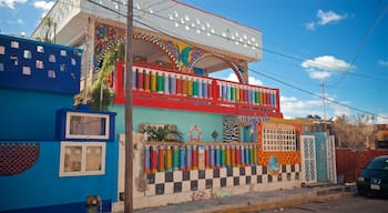 Casa Crayola que inclui uma cidade pequena ou vila