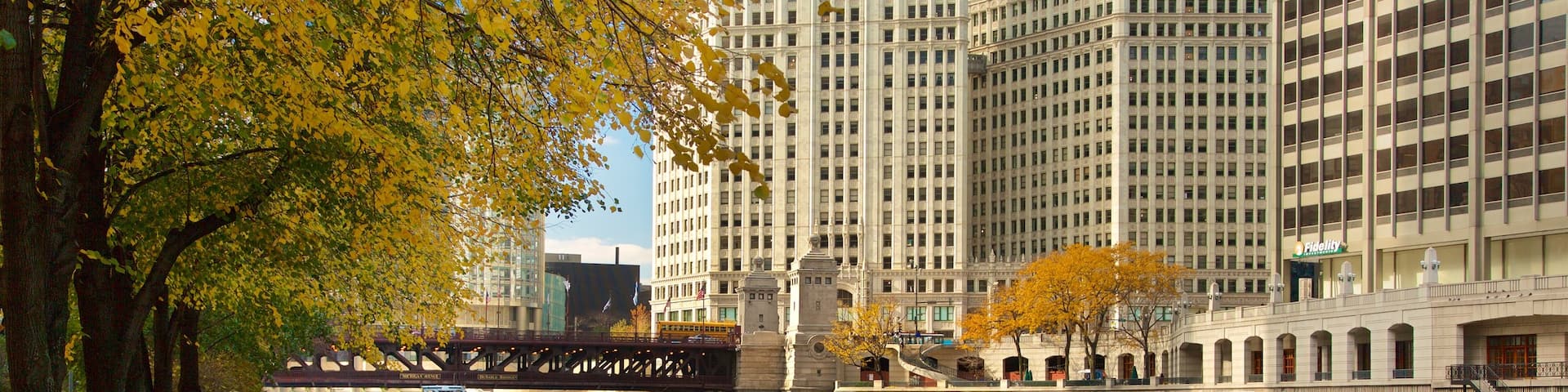 Chicago Riverwalk which includes a city, a bay or harbor and a river or creek