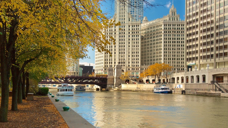 Chicago Riverwalk which includes a city, a bay or harbor and a river or creek