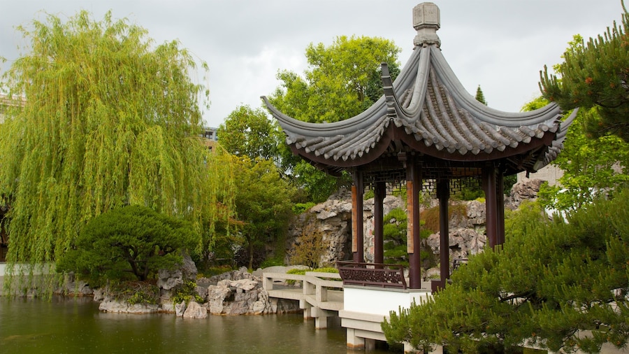 Lan Su Chinese Garden which includes heritage elements, a garden and a pond