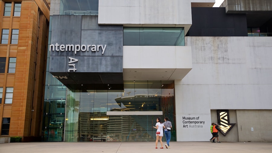 Museum of Contemporary Art caratteristiche di strade e segnaletica cosi come coppia