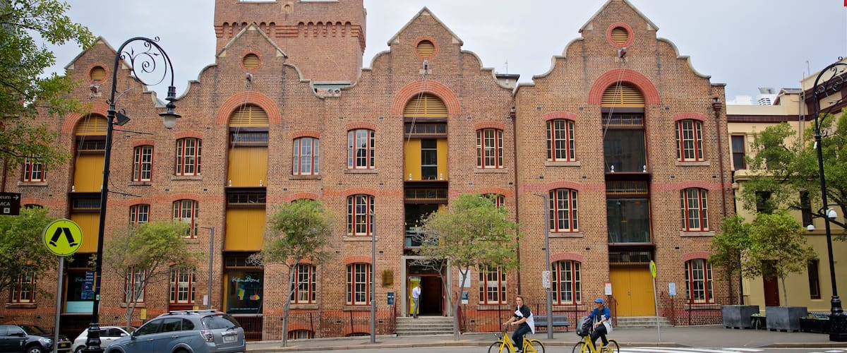 Circular Quay - The Rocks which includes heritage elements