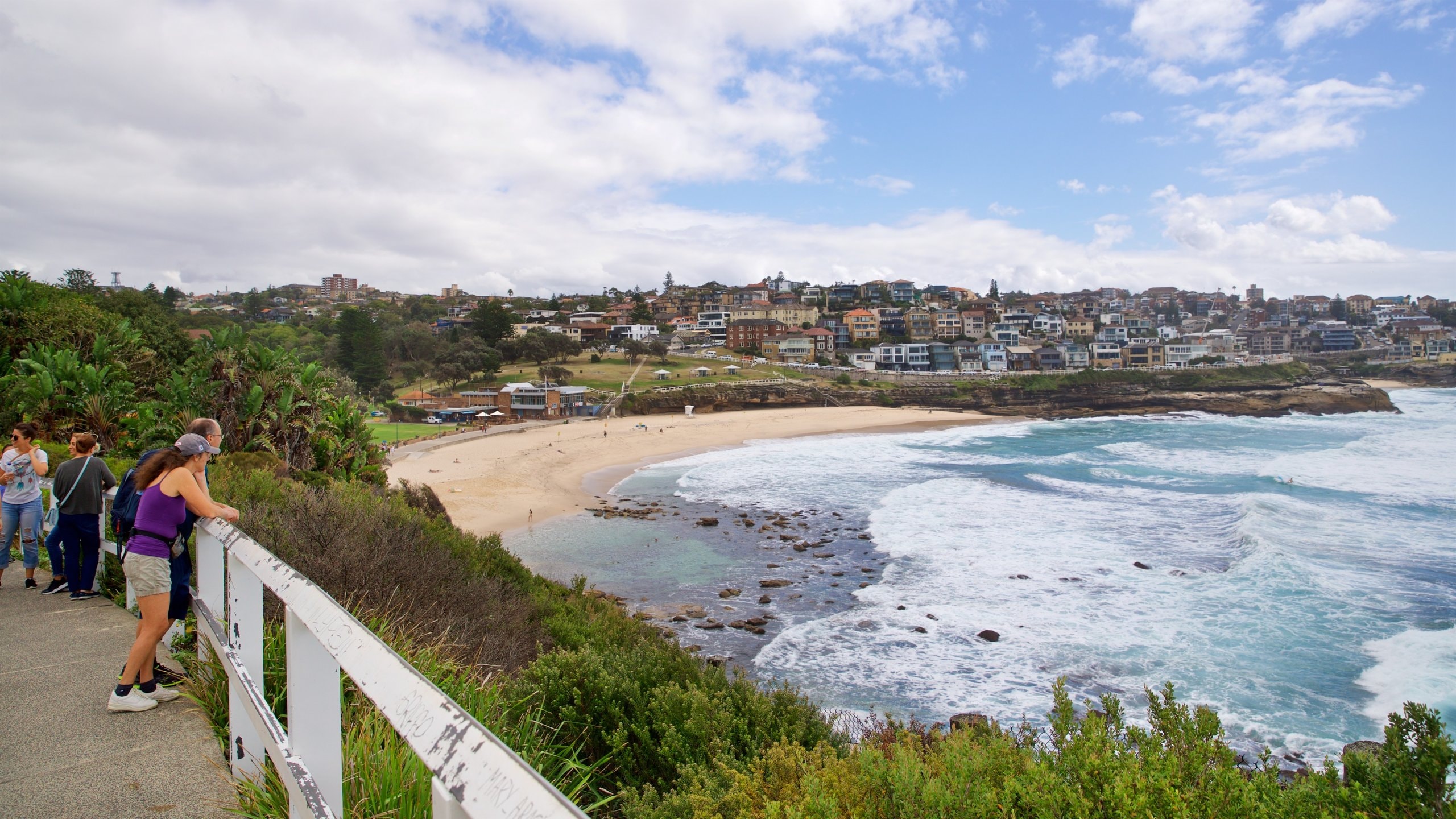 Bronte Beach showing a coastal town, general coastal views and views