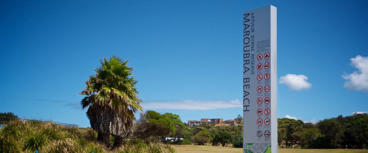 Maroubra Beach showing signage and a park