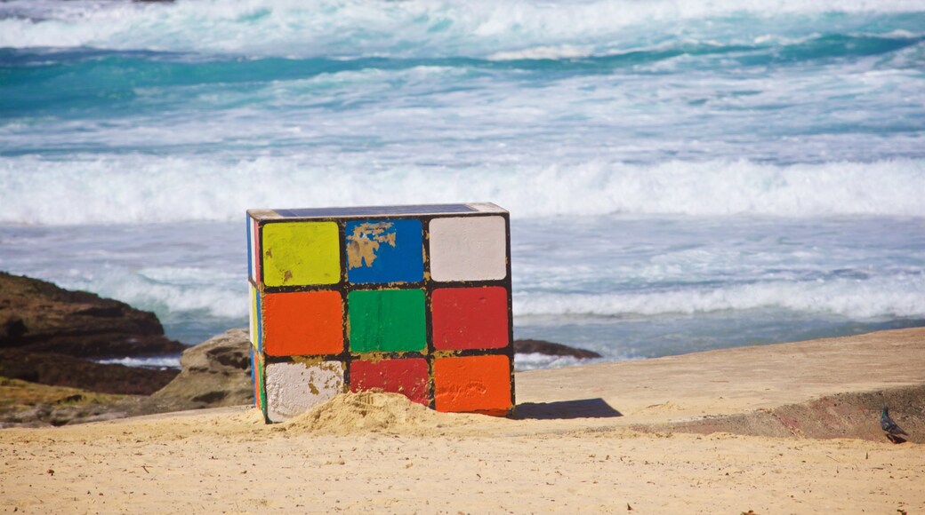 Maroubra Beach which includes a sandy beach, general coastal views and outdoor art