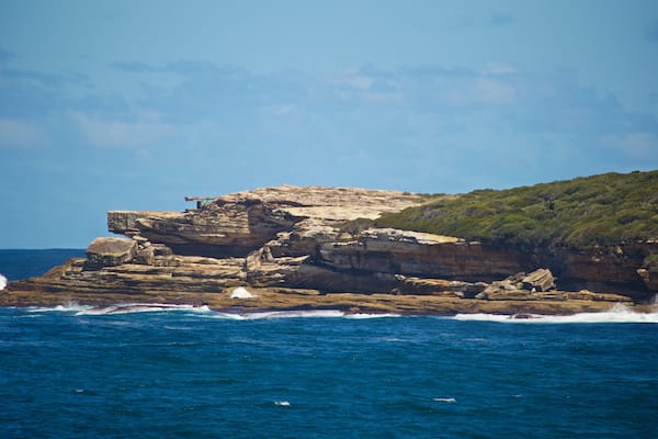 Maroubra Beach mit einem schroffe Küste und allgemeine Küstenansicht