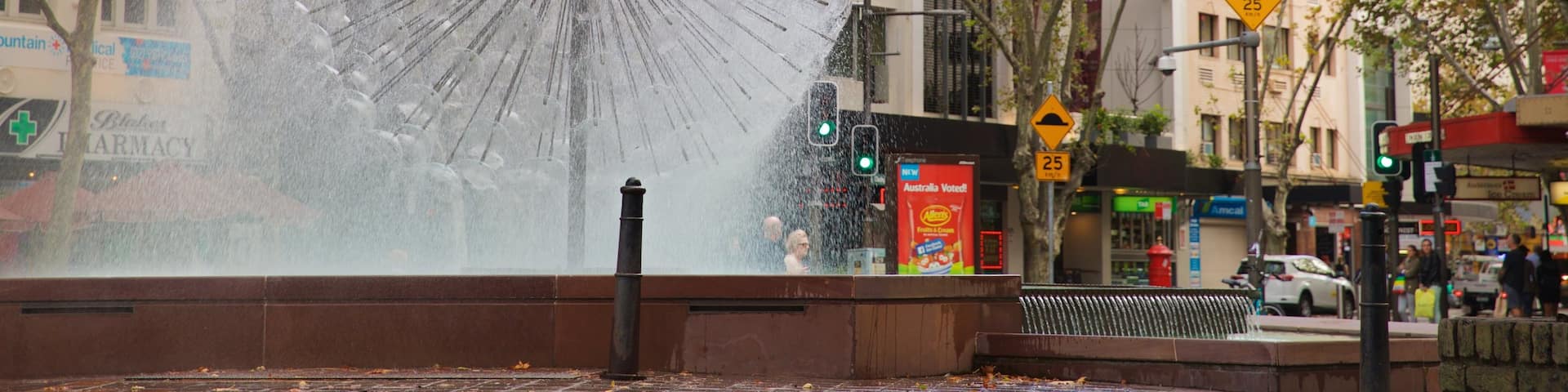 El Alamein Fountain qui includes fontaine