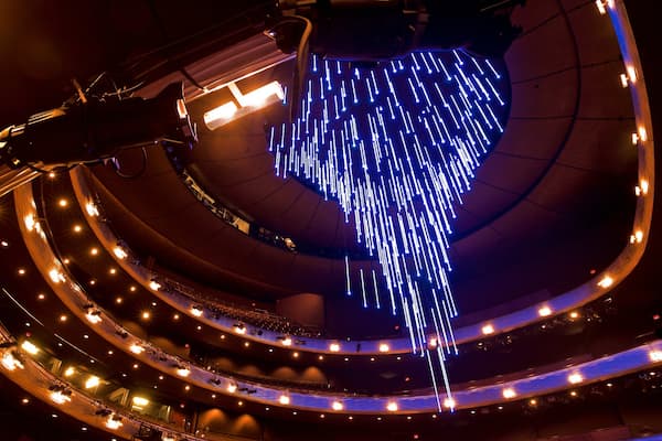 Centre polyvalent dédié aux spectacles AT&T Performing Arts Center mettant en vedette vues intérieures et scènes de théâtre