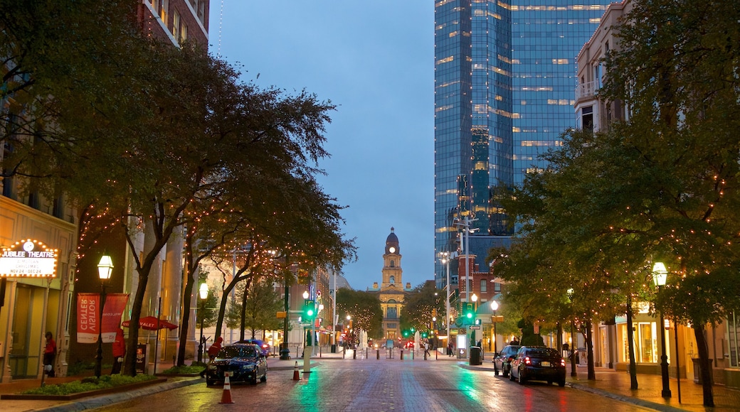 Fort Worth mostrando escenas nocturnas y una ciudad
