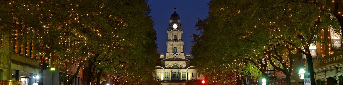 Fort Worth mit einem bei Nacht und historische Architektur