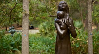 Umlauf Sculpture Garden and Museum which includes a statue or sculpture and a park