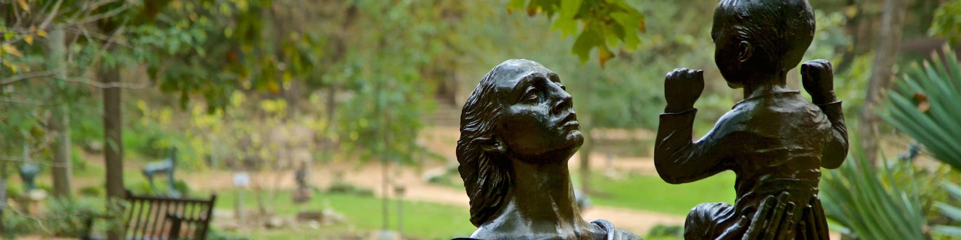 Museo y jardín de esculturas Umlauf ofreciendo un parque y una estatua o escultura