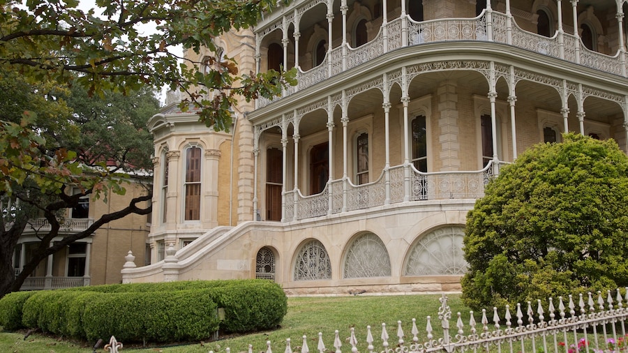 Bremond Block featuring heritage elements and a house