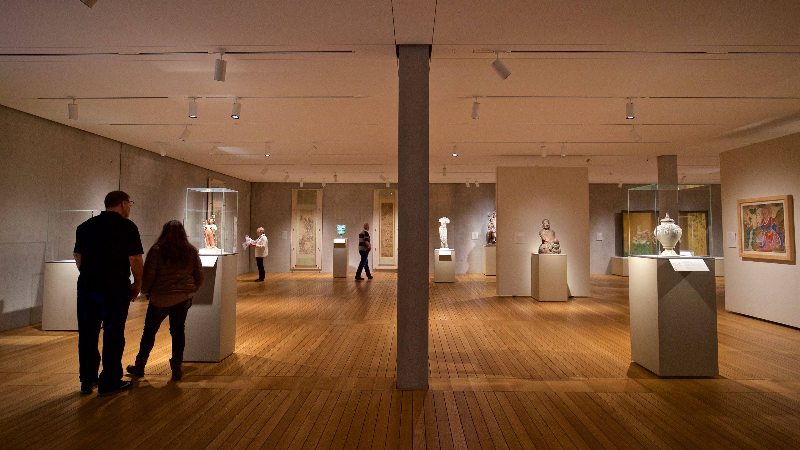 Kimbell Art Museum featuring art and interior views as well as a couple