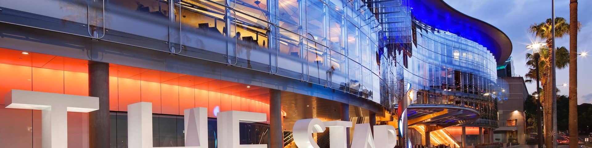 Star Casino montrant signalisation et coucher de soleil