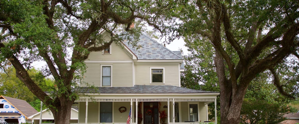 Lake Charles Historic District featuring a house