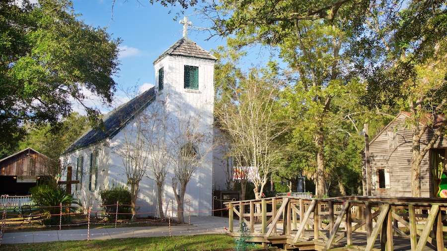 Acadian Village mostrando una iglesia o catedral