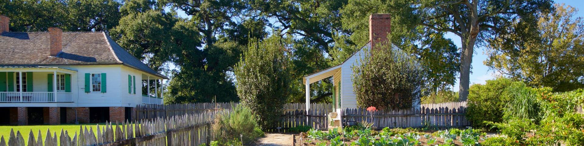 Magnolia Mound Plantation House showing a park