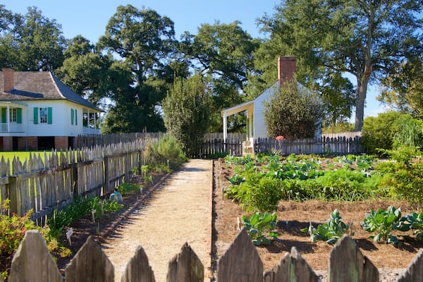 Magnolia Mound Plantation House mit einem Garten