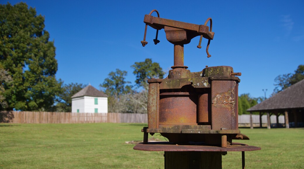 Magnolia Mound Plantation House which includes heritage elements