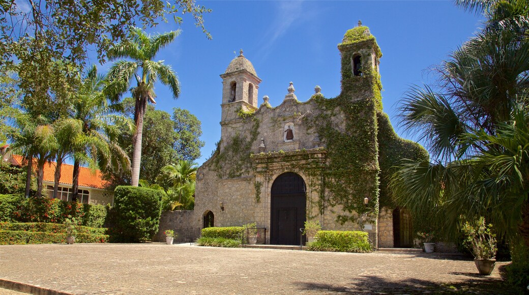 Plymouth Congregational Church showing heritage architecture