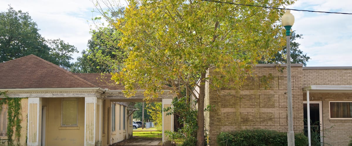 Lake Charles Historic District featuring a house