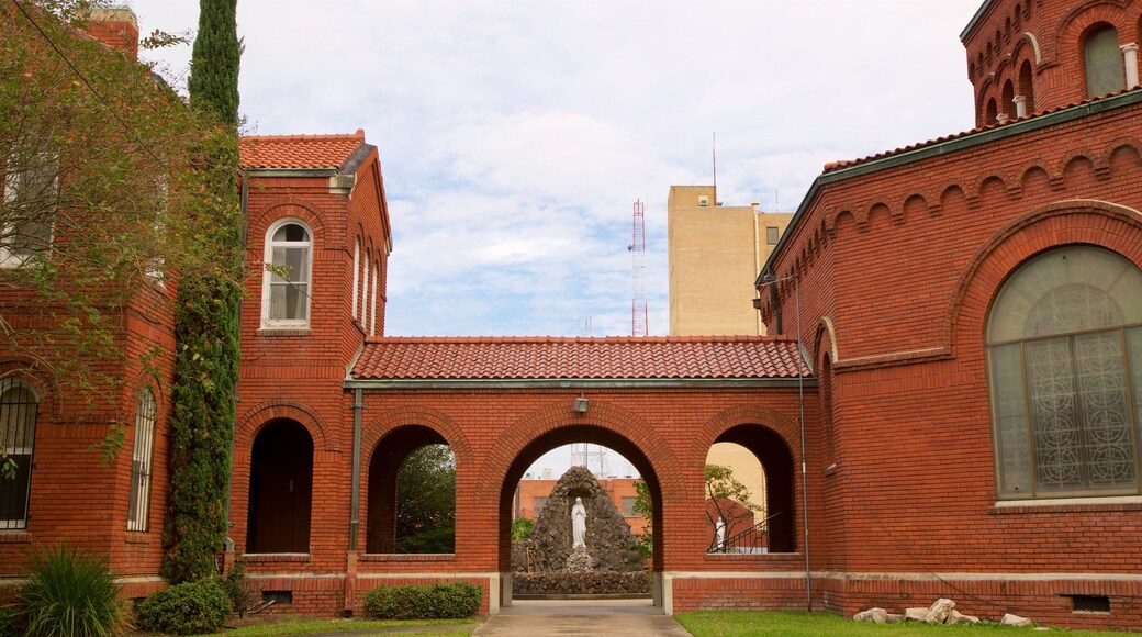 Lake Charles mettant en vedette patrimoine architectural et église ou cathédrale