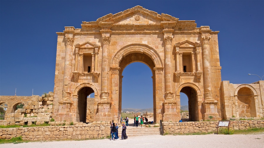 Hadrian\'s Arch showing heritage architecture as well as a small group of people