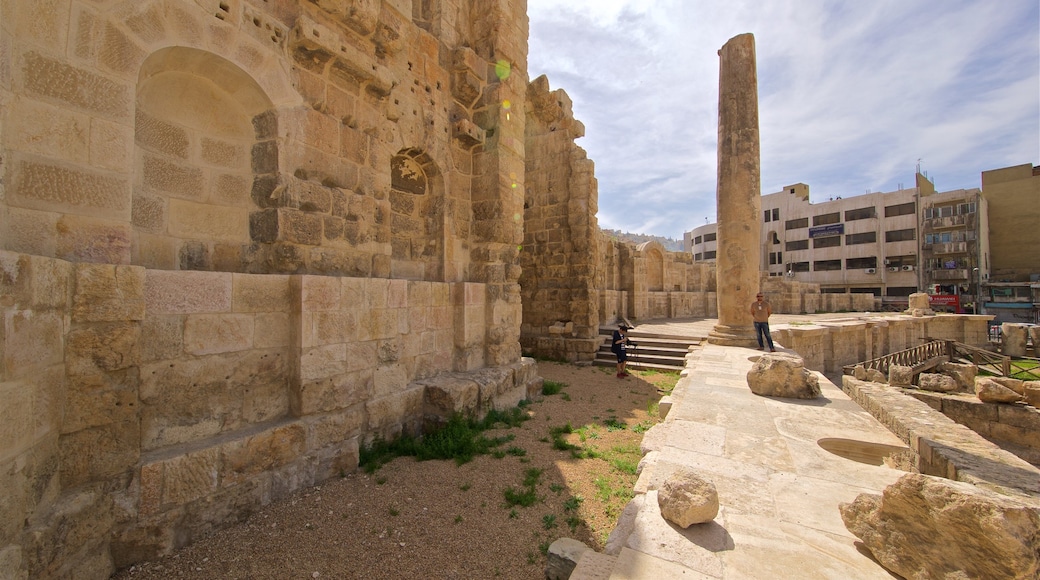 Monumentos Ninfeo que incluye ruinas de edificios y elementos del patrimonio