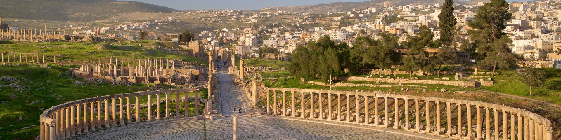 Oval Forum showing building ruins, heritage elements and landscape views