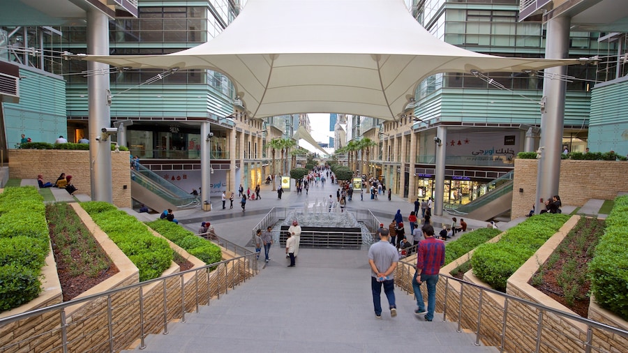 Al Abdali-shoppingcentret såväl som ett par