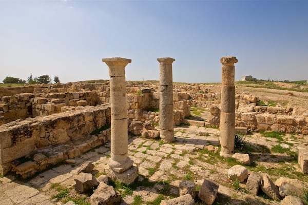 Pella Museum which includes building ruins, landscape views and heritage elements