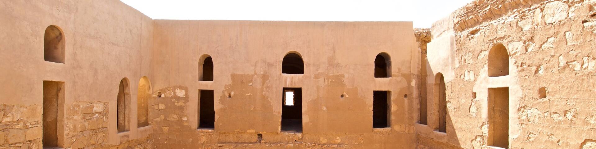 Qasr Kharana das einen Geschichtliches sowie kleine Menschengruppe