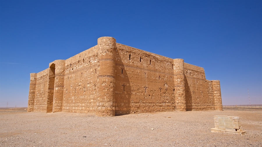 Qasr Kharana showing heritage architecture and desert views