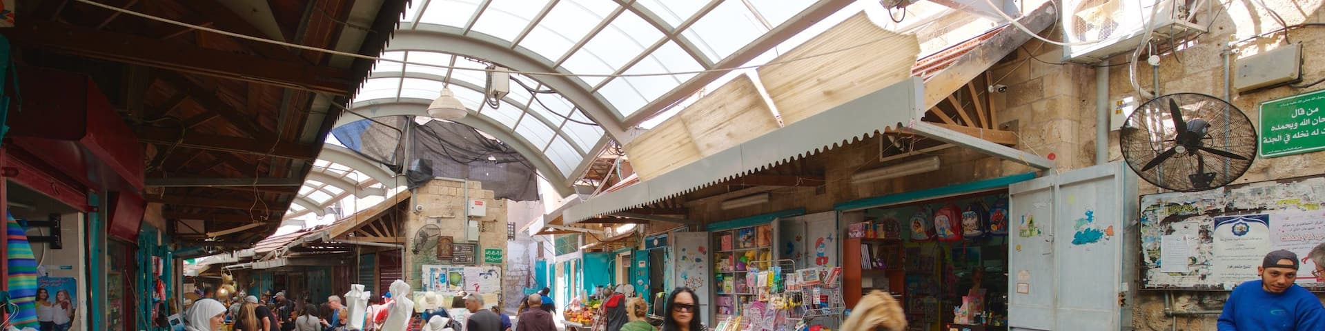 Old Acre Market showing markets, food and street scenes