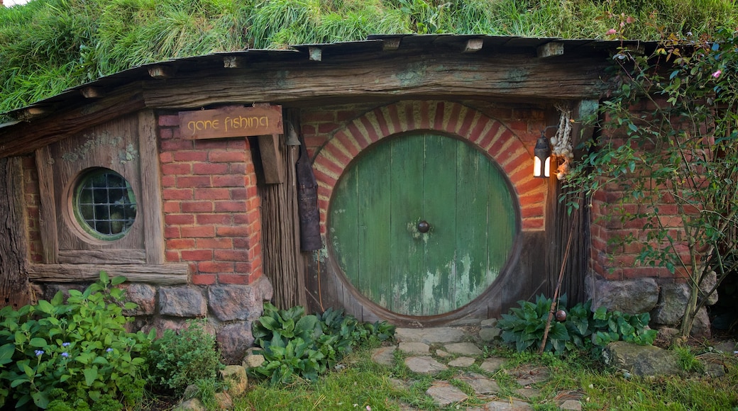 Hobbiton Movie Set showing a house