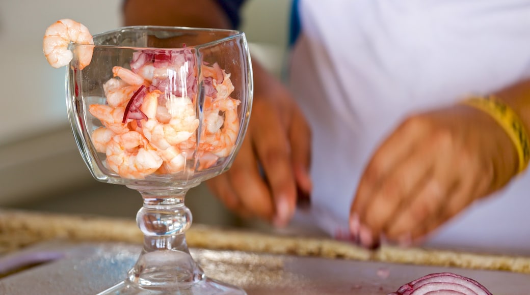 El Tecolote Beach showing food