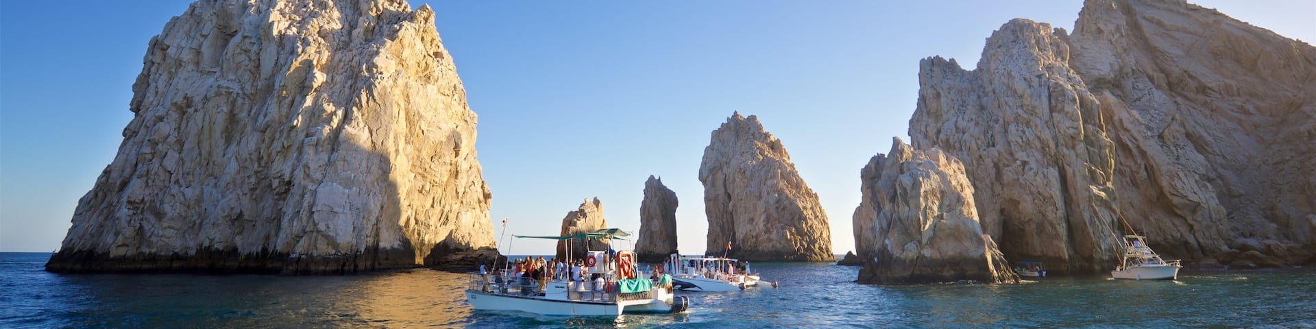 Land\'s End showing general coastal views, boating and rugged coastline