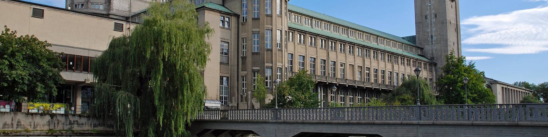 Deutsches Museum showing a river or creek, a bridge and a city