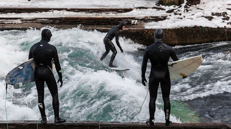 Eisbach Surfing