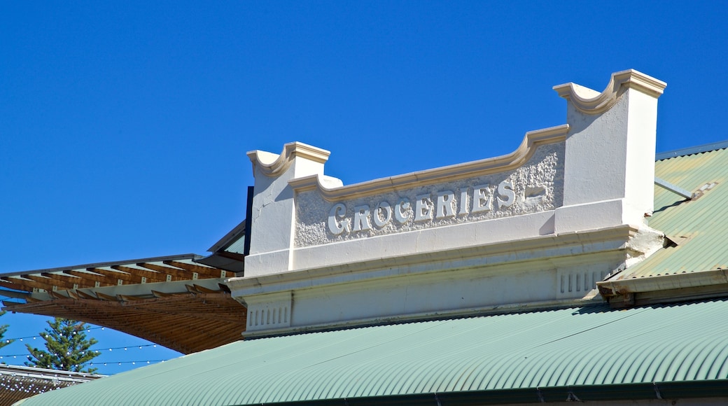 Henley Beach which includes signage