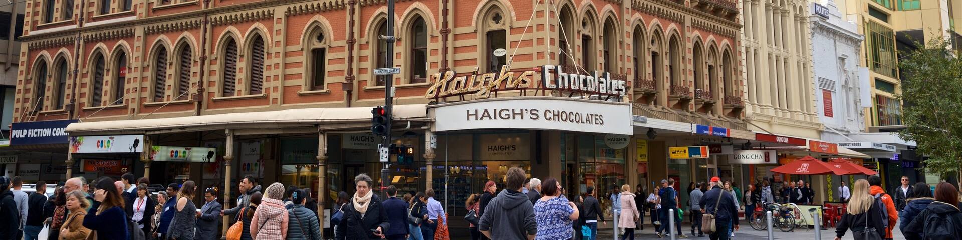 Beehive Corner Building showing a city, heritage architecture and street scenes
