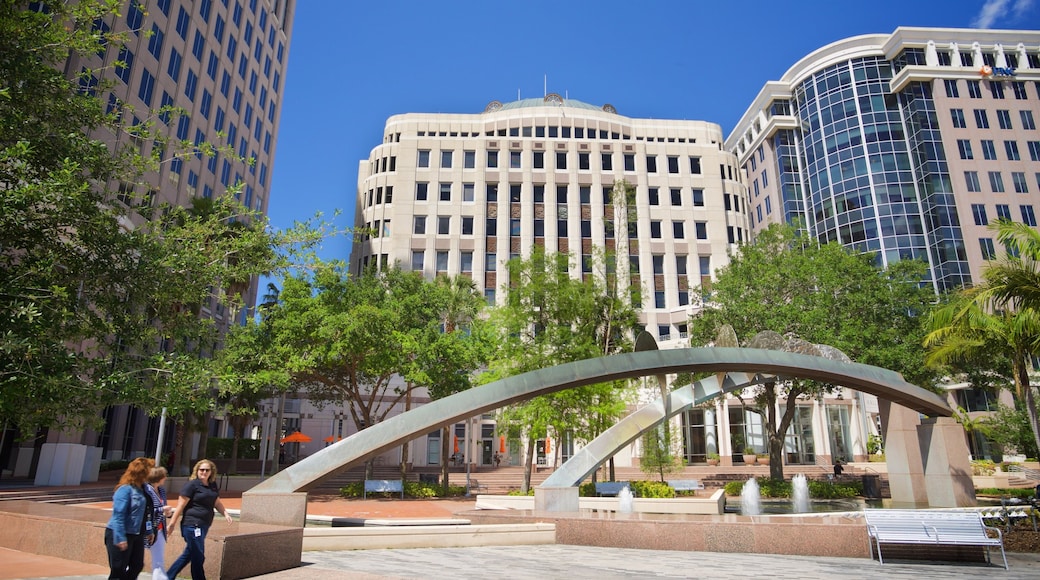 Orlando City Hall showing a fountain, outdoor art and street scenes