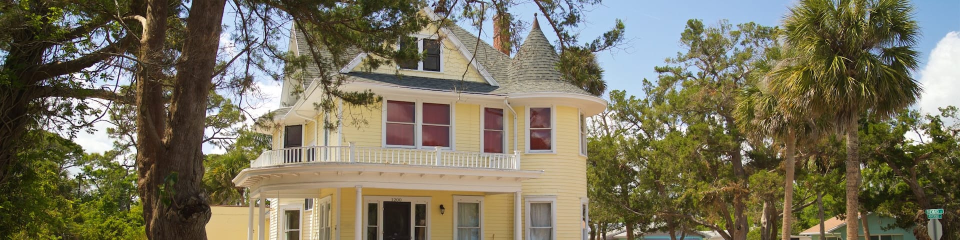 Spell House featuring a house