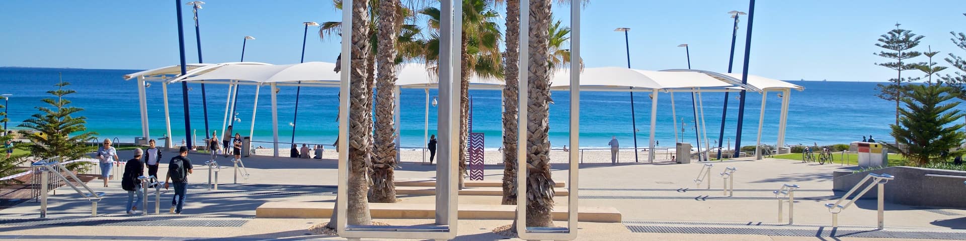 Scarborough Beach showing general coastal views and signage