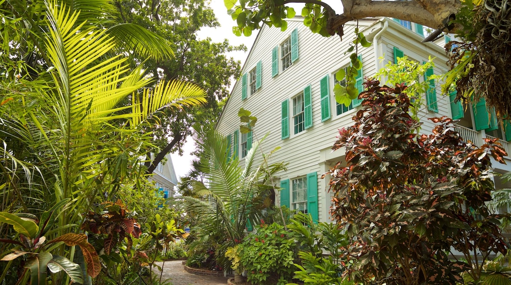 Audubon House and Tropical Gardens showing a garden and a house