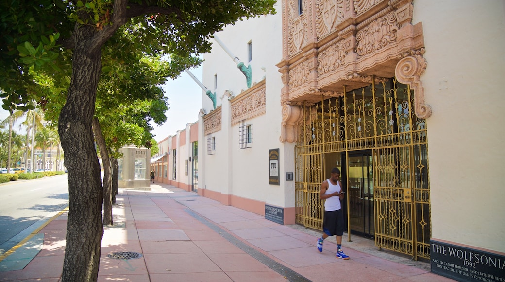 Española Way y Washington Avenue