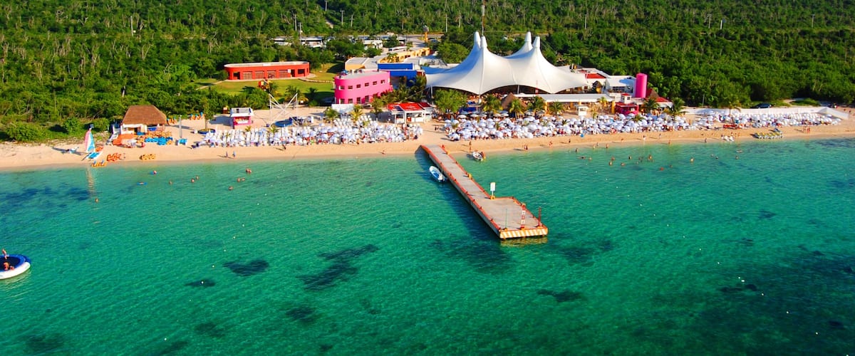 Cozumel mostrando una playa de arena y escenas tropicales