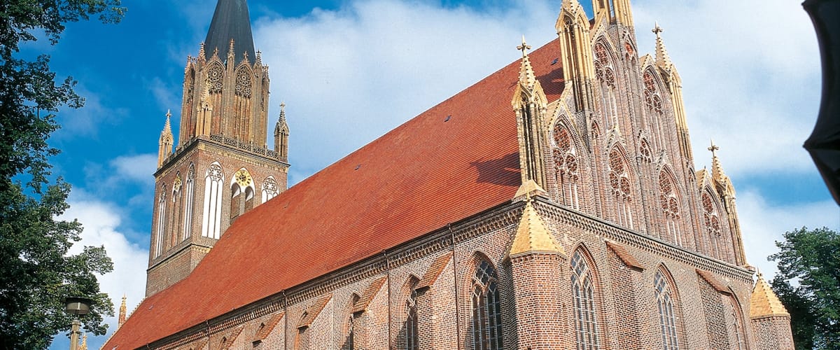 Neubrandenburg welches beinhaltet religiöse Aspekte, historische Architektur und Kirche oder Kathedrale